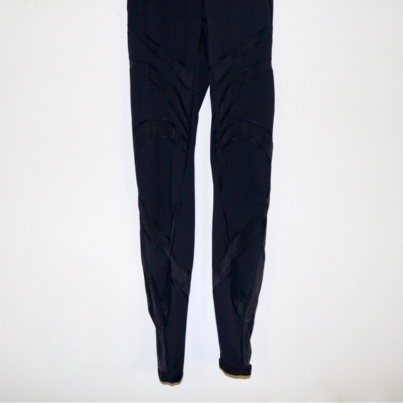 Lululemon Wunder Under High-Rise Tight *Mesh 28" in Black - Picture 8 of 13